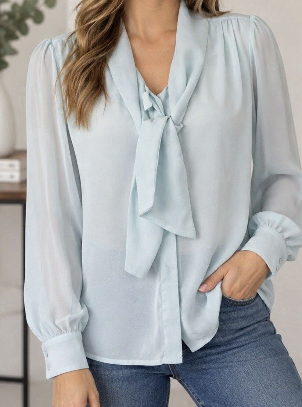 Lloyd Williams Womens Size 6 Light Blue Tie Neck Blouse Long Sleeve Secretary